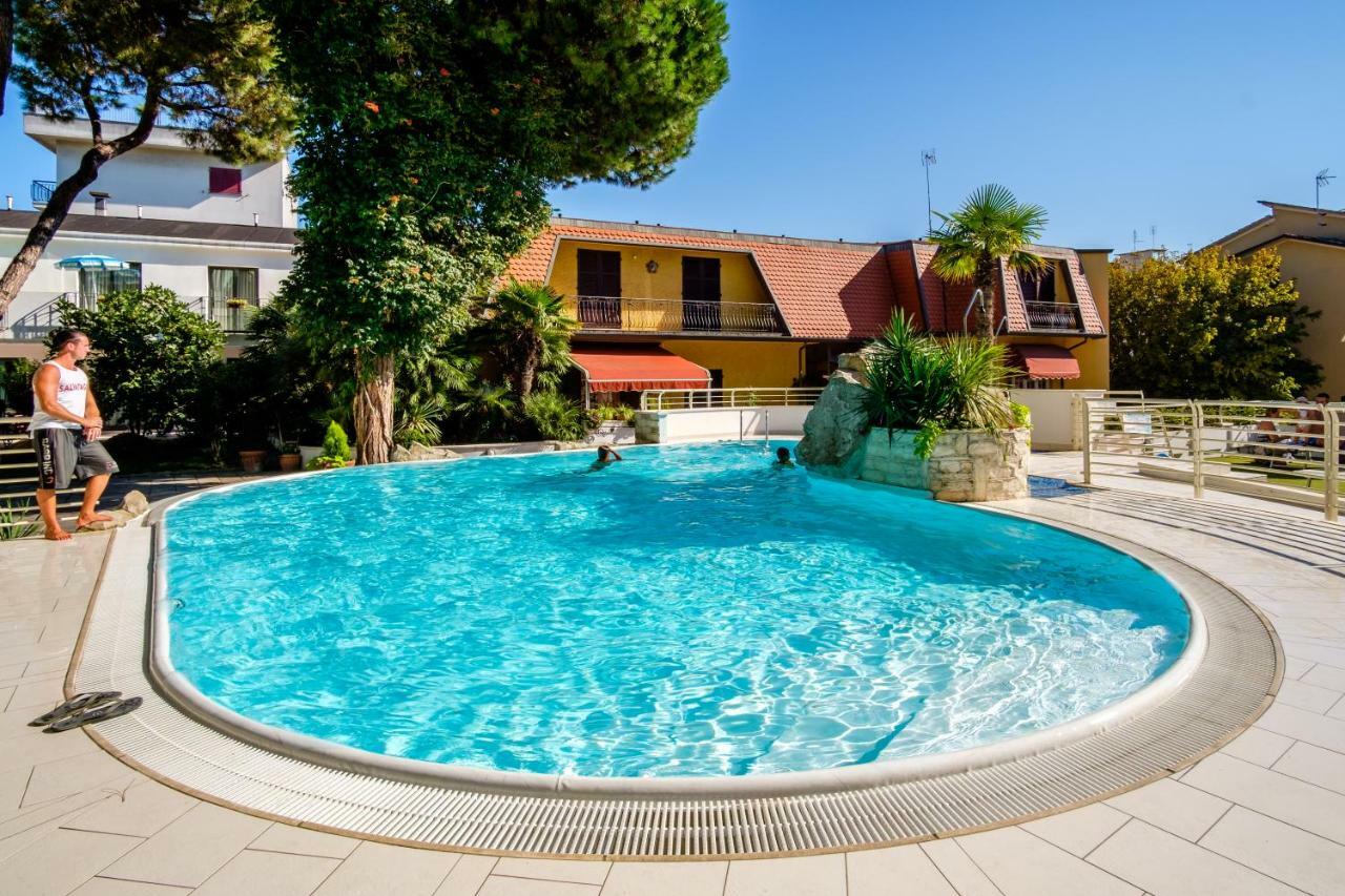 Hotel Bristol Bellaria-Igea Marina Dış mekan fotoğraf